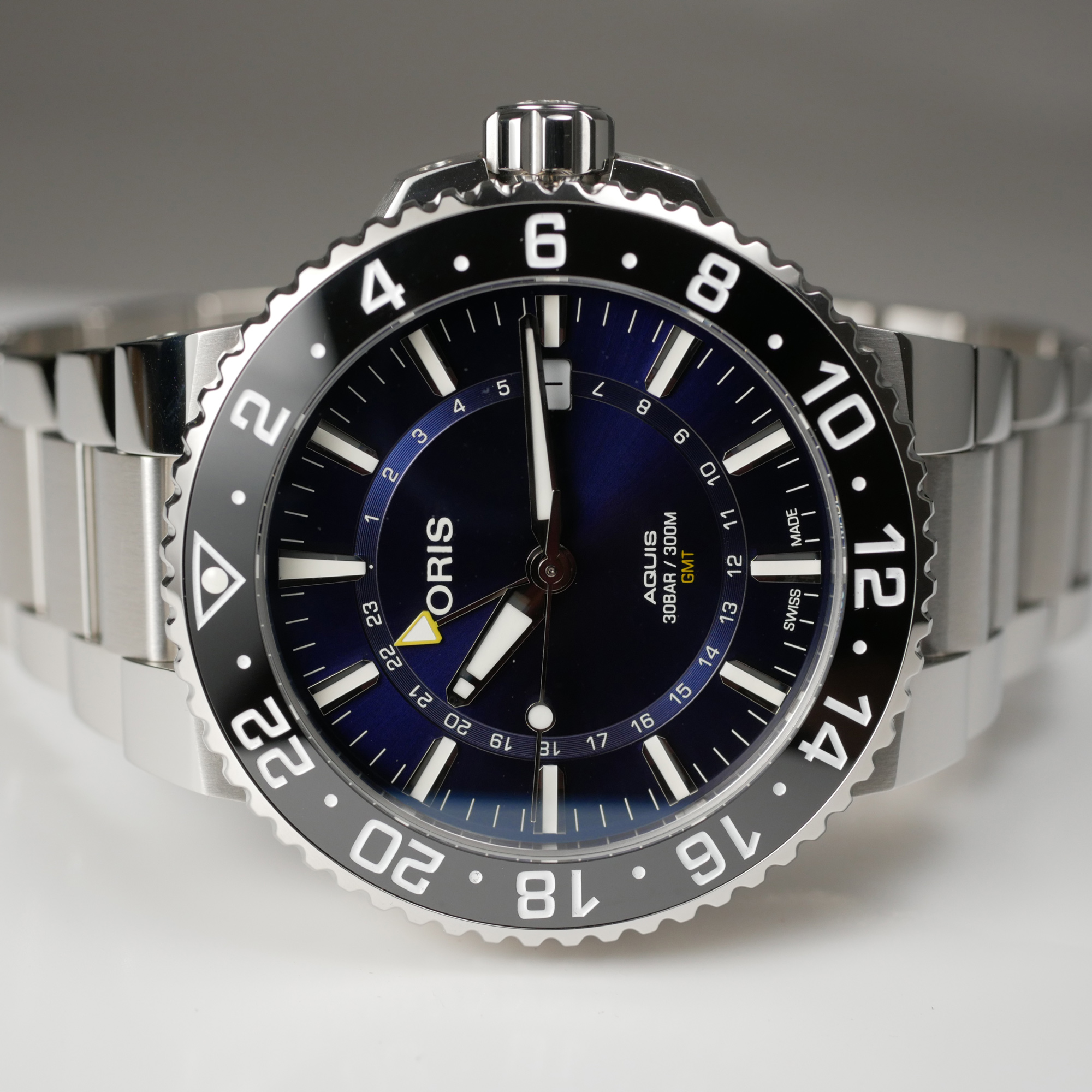 Oris Aquis GMT Date 43.50mm Blue Men's Stainless Steel Automatic Swiss Watch 01 798 7754 4185-Set RS